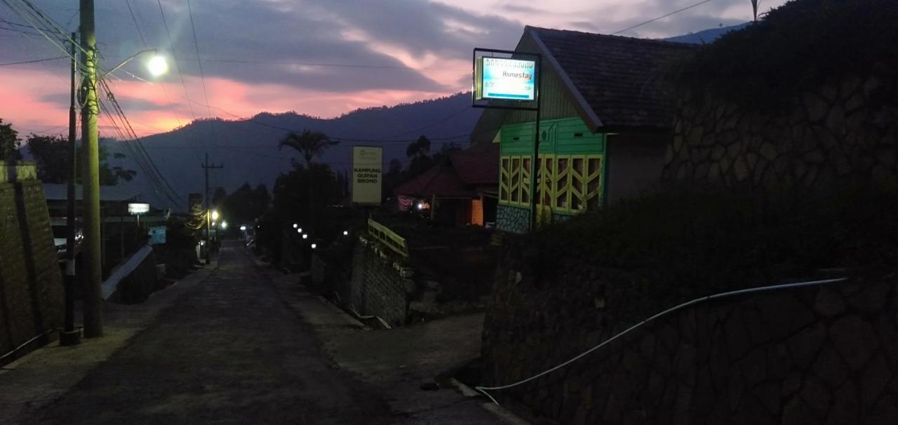 Homestay Anggun Bromo Exterior photo