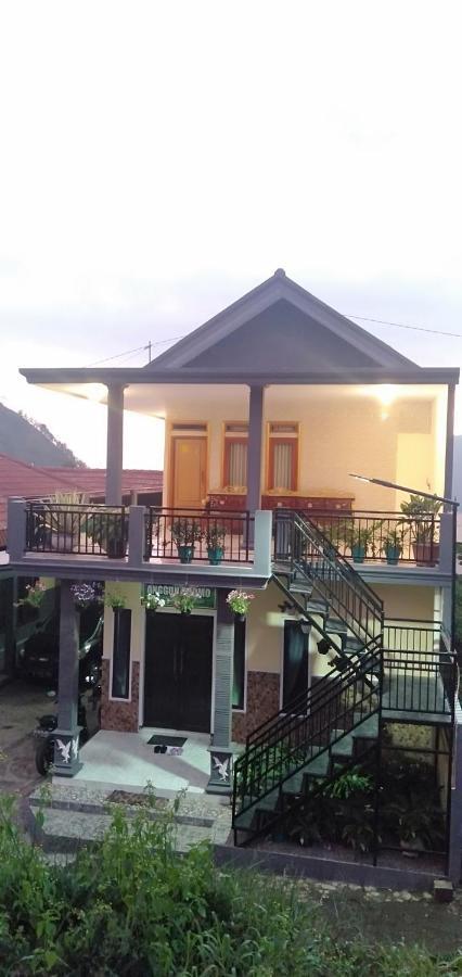 Homestay Anggun Bromo Exterior photo